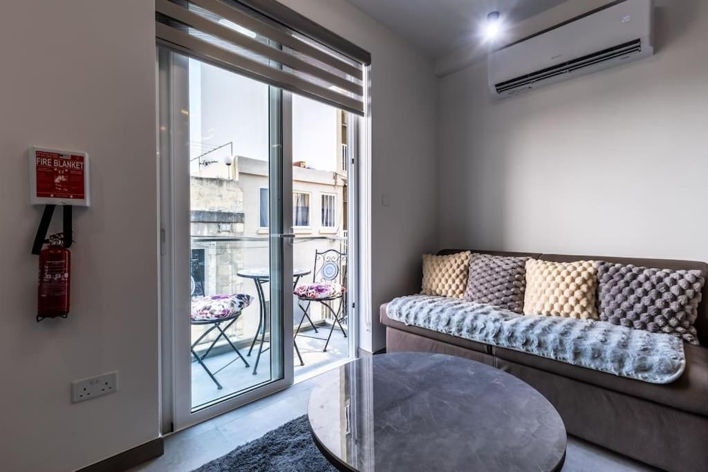 Velvet Noir Apartment By Soea Sliema Kültér fotó